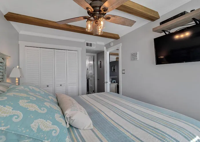 Holiday home Island Winds East 402